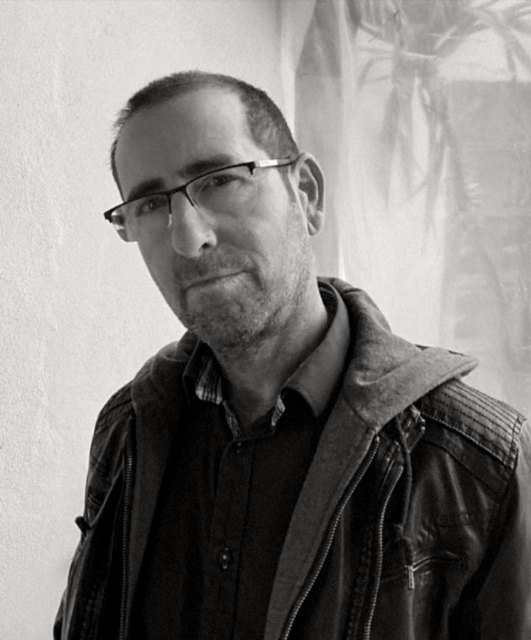 El escritor murciano Emilio P. Rubio presenta su novela Una gabardina azul - 2, Foto 2