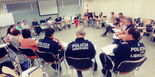La Mesa de Coordinación Policial analiza los casos de violencia de género en Alhama y Librilla, Foto 1