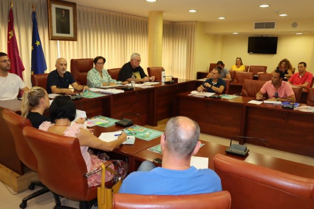 La Concejalía de Educación presenta a los directores de los colegios la oferta de actividades complementarias y extraescolares para el presente curso - 1, Foto 1