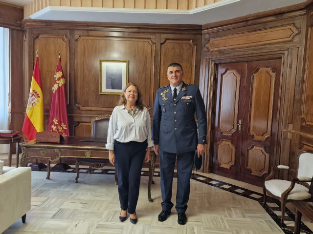 Visita institucional del relevo de mando del EZAPAC - 1, Foto 1