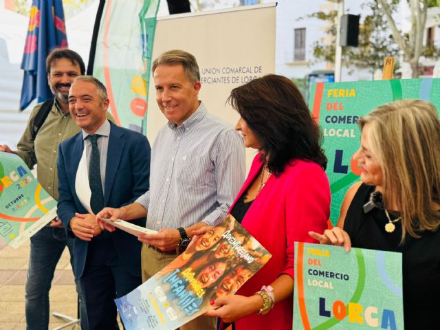 Lorca vuelve a ser protagonista de la mano de una nueva edición de la Feria del Comercio, que tendrá lugar del 2 al 5 de octubre, en la Plaza Calderón de la Barca - 1, Foto 1