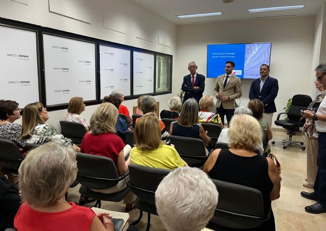 Más de 600 mayores de la Región se beneficiarán de un taller gratuito de educación financiera para promover un consumo seguro - 1, Foto 1