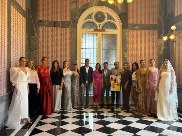 Murcia es Moda celebra su 7ª edición en la Plaza Julián Romea con un desfile que une creatividad, talento y elegancia - 1, Foto 1