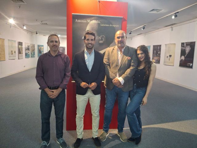 Christian Gálvez reúne a un centenar de adeptos a la palabra en el arranque de ExLibris Murcia - 2, Foto 2