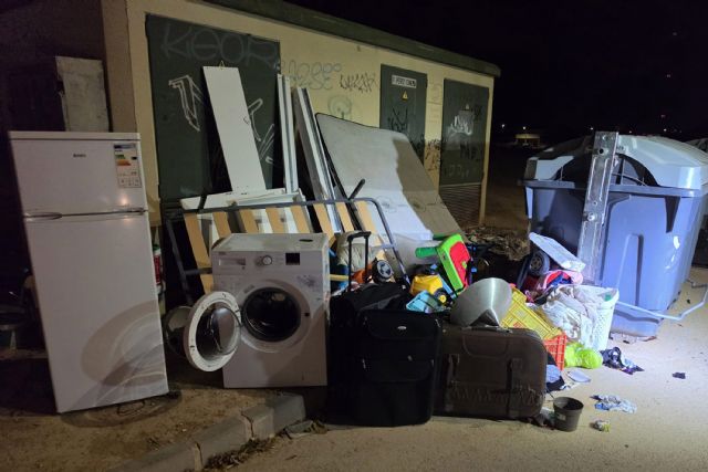 El Ayuntamiento vuelve a pedir civismo ante una oleada de depósitos irregulares de enseres y residuos - 3, Foto 3