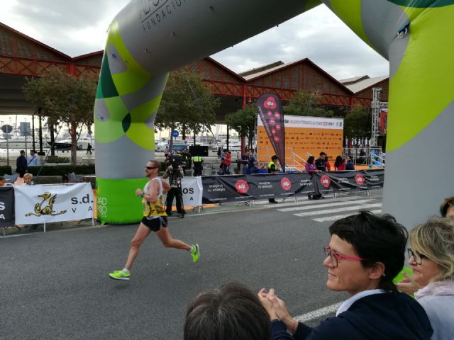 Participación del Club Atletismo Totana en la Media Maratón de Valencia, Foto 6