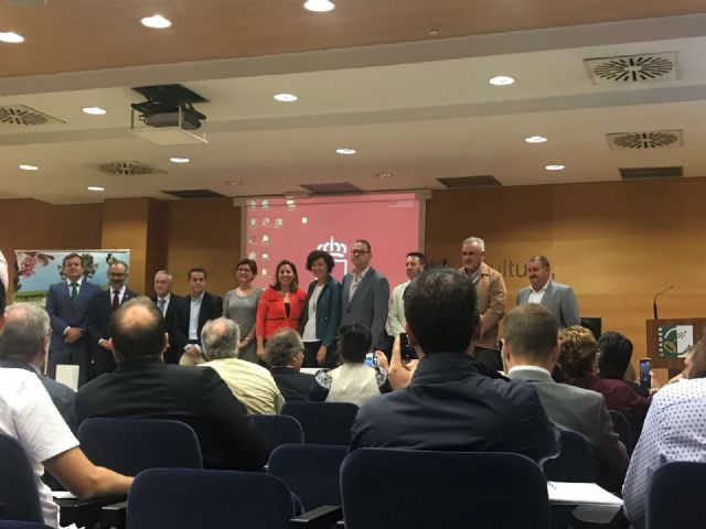 The mayor attends the "Leadership initiative promoting the rural territory", which presents the regulatory basis for this community call, Foto 6