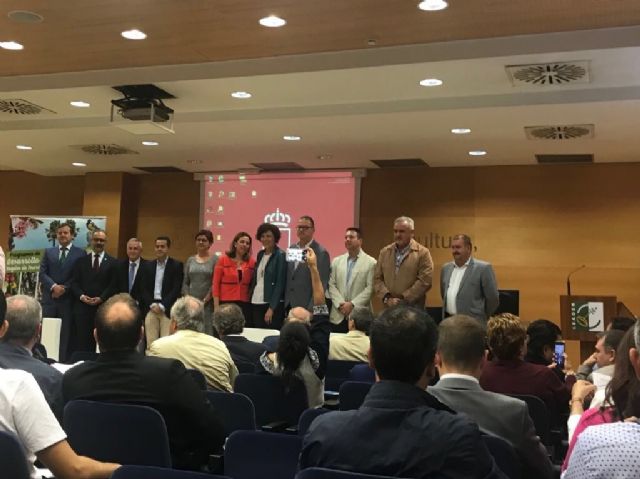 The mayor attends the "Leadership initiative promoting the rural territory", which presents the regulatory basis for this community call, Foto 7