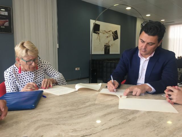 El Ayuntamiento renueva convenios de colaboración con Cáritas San Javier y la Asociación Parkinson Mar Menor - 2, Foto 2