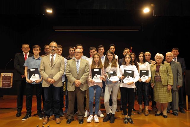 La Fundación Robles Chillida premia a trece alumnos de Primaria, Bachillerato y Formación Profesional - 1, Foto 1