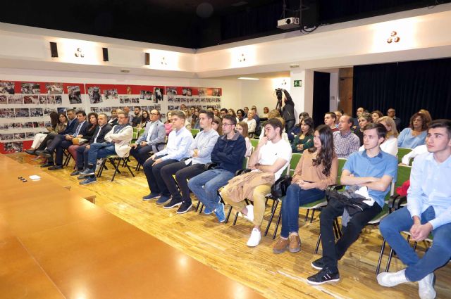 La Fundación Robles Chillida premia a trece alumnos de Primaria, Bachillerato y Formación Profesional - 3, Foto 3