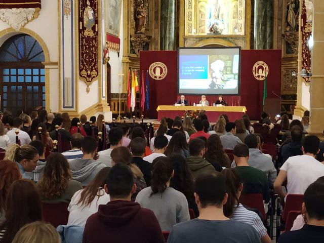 La enfermería se ha construido a partir de dos grandes itinerarios: el de la conciencia y el de la ciencia - 1, Foto 1