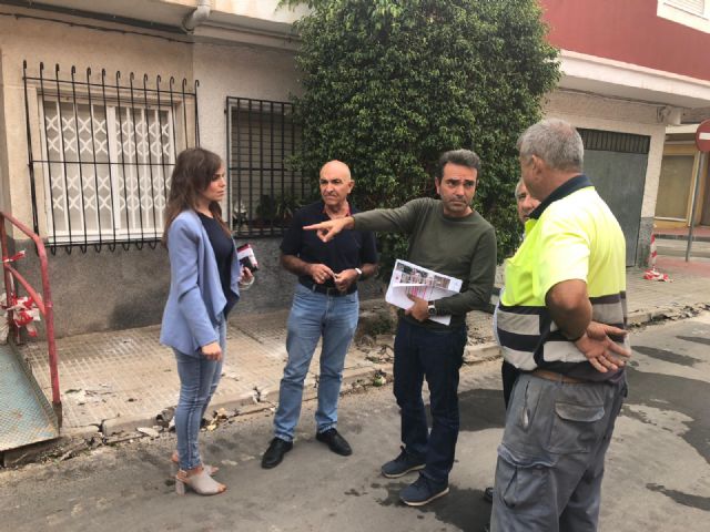 Infraestructuras renueva la acera de una calle de Los Garres para hacerla más accesible - 1, Foto 1