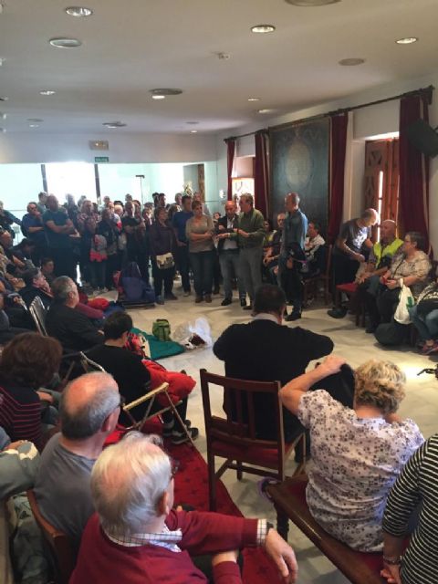 Víctimas del terremoto de Lorca se encierran en su Ayuntamiento para reclamar la paralización de los embargos por las ayudas - 3, Foto 3