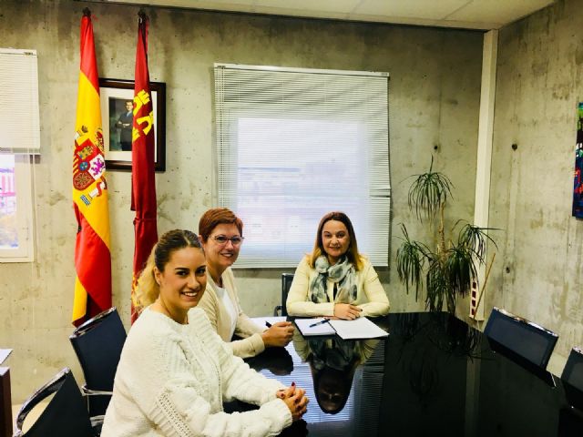 La alcaldesa y la concejala de Educación transmiten a la CARM las necesidades de inversión de los centros educativos - 1, Foto 1