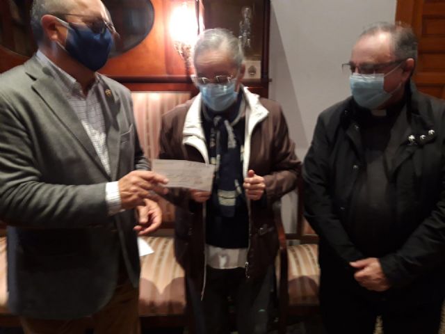 El Resucitado entrega los donativos recaudados en su ‘Cesta Solidaria’ - 1, Foto 1