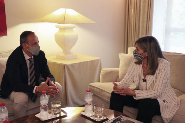 La Comunidad inicia una ronda de encuentros para analizar los retos de futuro de la Región con representantes de entidades bancarias - 1, Foto 1