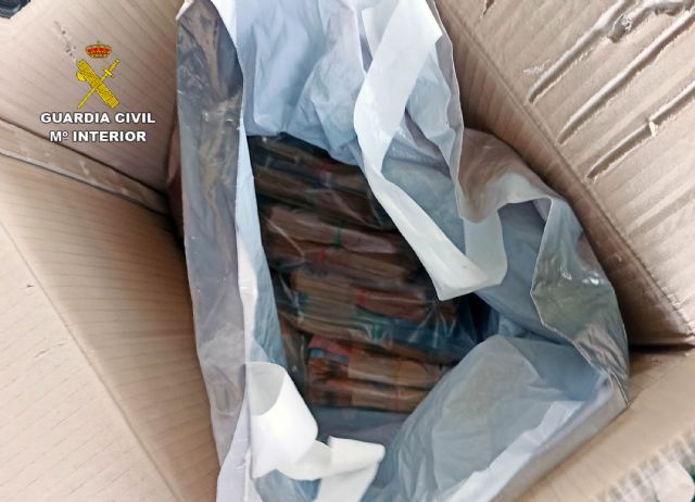 La Guardia Civil desmantela una organización criminal dedicada a exportar marihuana oculta entre hortalizas - 3, Foto 3