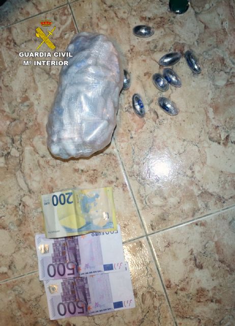 La Guardia Civil desmantela una organización criminal dedicada a exportar marihuana oculta entre hortalizas - 5, Foto 5