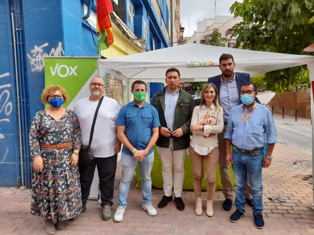 VOX reivindica ms seguridad con una treintena de mesas informativas en Murcia, Foto 3