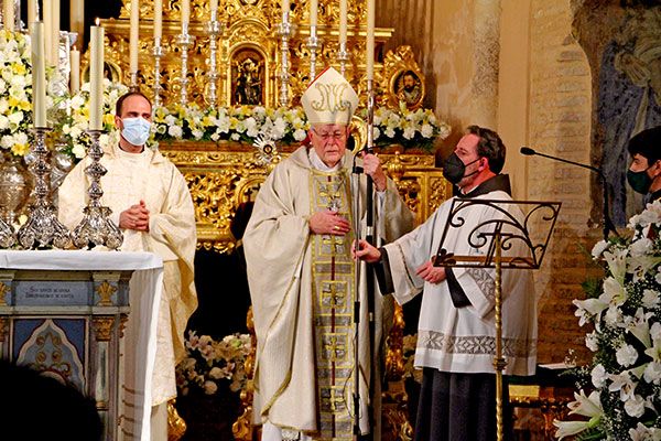 El cardenal Carlos Amigo presidió la eucaristía conmemorativa del cincuentenario de la Coronación de la Virgen de las Angustias de Alcalá del Río - 3, Foto 3