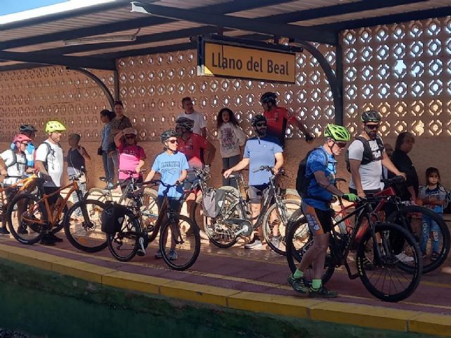Exigen a RENFE el acceso de bicicletas al tren de ancho métrico - 5, Foto 5