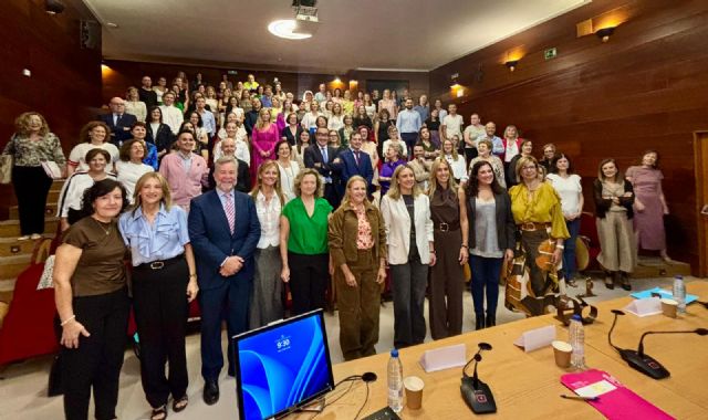 Murcia celebra los 30 años del servicio municipal de Teleasistencia poniendo rostro y voz a los usuarios y profesionales que hacen posible el programa - 1, Foto 1