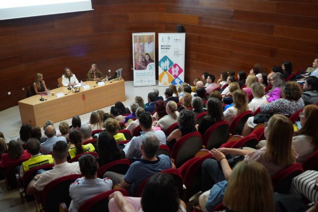 La Comunidad ofrece el servicio gratuito de Teleasistencia a 16.840 personas mayores, con discapacidad o en situación de vulnerabilidad - 1, Foto 1