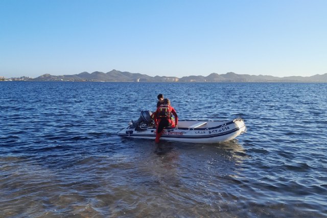 Rescatan a una kitesurfista que no podía salir del Mar Menor - 1, Foto 1