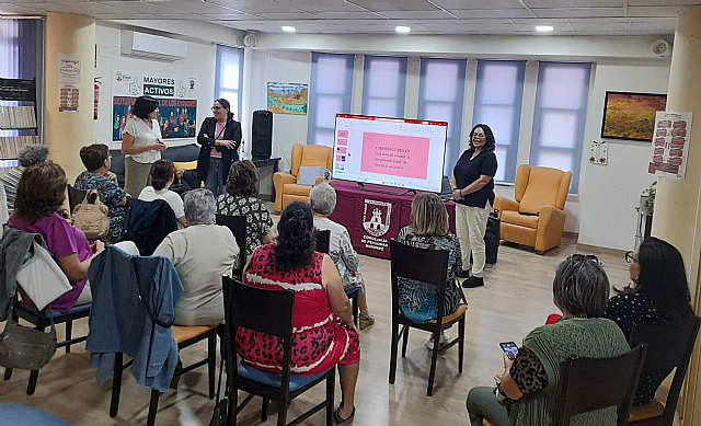 La seguridad en red despierta el interés entre los usuarios del Centro Municipal de Personas Mayores Las Morericas - 1, Foto 1