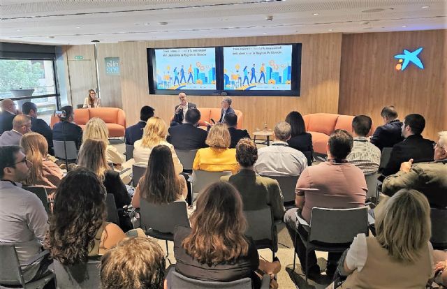 El consejero de Educación destaca la alta empleabilidad de la FP en la Región - 1, Foto 1