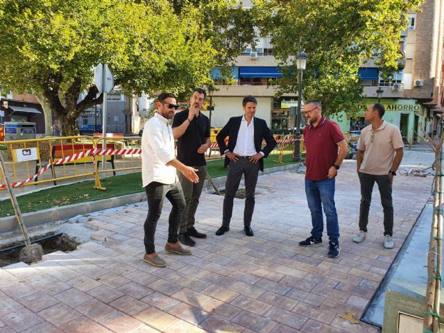 El equipo de Gobierno local impulsa la renaturalización urbana de la ciudad con la plantación de los primeros árboles en la Avenida de Granada, dentro del proyecto MOLINA RENACE (2025-2040) - 1, Foto 1