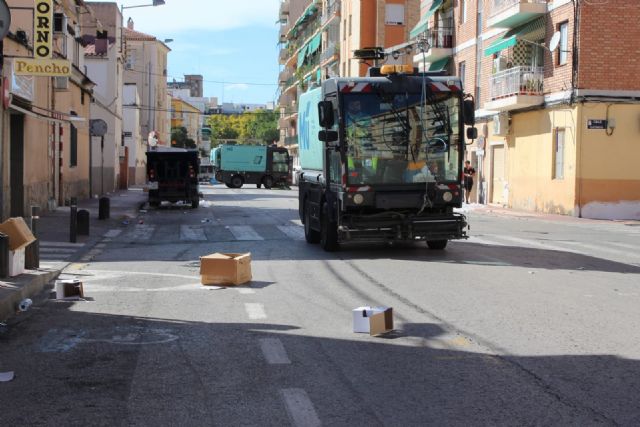El Ayuntamiento de Murcia continúa con el dispositivo de limpieza especial por el mercado semanal de la Fama y Vistabella - 2, Foto 2