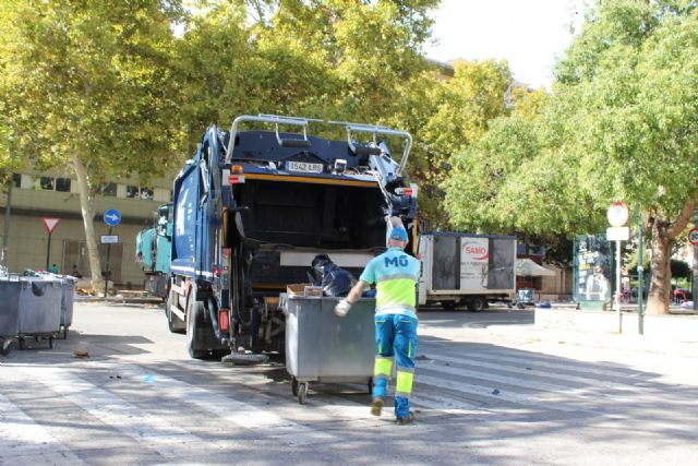 El Ayuntamiento de Murcia continúa con el dispositivo de limpieza especial por el mercado semanal de la Fama y Vistabella - 4, Foto 4