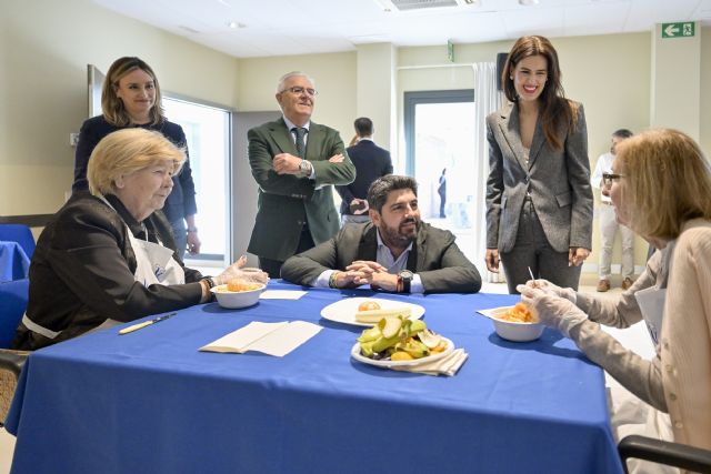 López Miras aumentará en 7,3 millones las ayudas para facilitar que las familias puedan afrontar el pago de los servicios de personas mayores y de personas con discapacidad - 2, Foto 2