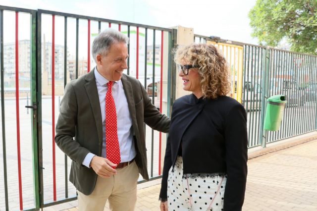 El colegio Sagrado Corazón de Jesús de Lorca rinde homenaje a los militares del Regimiento Mallorca 13 que rescataron a más de 400 escolares y profesores durante la riada de 1973 - 2, Foto 2