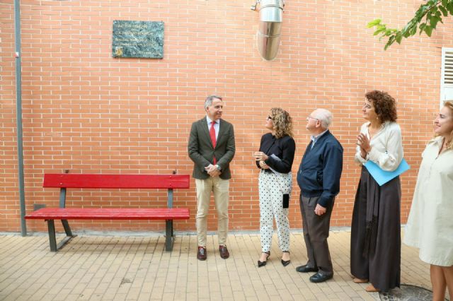 El colegio Sagrado Corazón de Jesús de Lorca rinde homenaje a los militares del Regimiento Mallorca 13 que rescataron a más de 400 escolares y profesores durante la riada de 1973 - 3, Foto 3