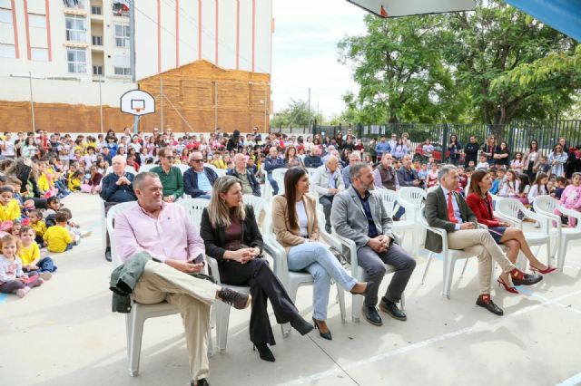 El colegio Sagrado Corazón de Jesús de Lorca rinde homenaje a los militares del Regimiento Mallorca 13 que rescataron a más de 400 escolares y profesores durante la riada de 1973 - 4, Foto 4