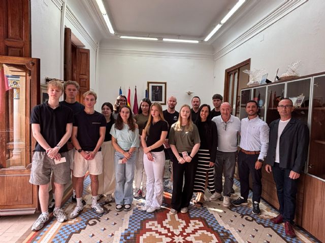 El Ayuntamiento de Águilas recibe al alumnado participante en los programas de intercambio de los IES Alfonso Escámez y Europa - 2, Foto 2
