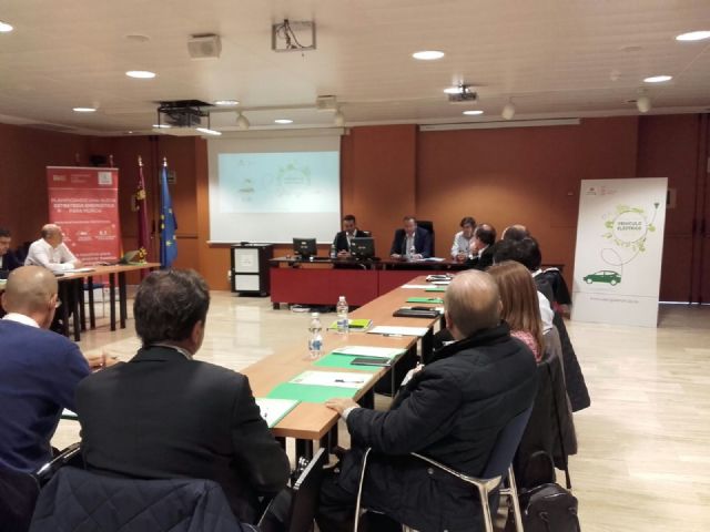 La Mesa de Trabajo del vehículo eléctrico echa a andar - 1, Foto 1