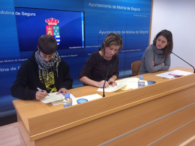 El Ayuntamiento de Molina de Segura firma un convenio con la Protectora de Animales de la localidad para la protección de animales y el fomento de su adopción - 1, Foto 1