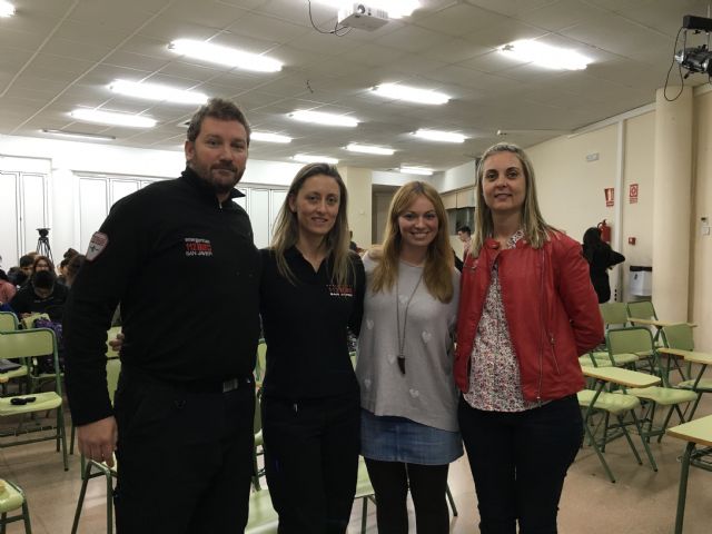 Educación informa a los jóvenes en los institutos sobre consumo de alcohol coincidiendo con las fiestas - 1, Foto 1