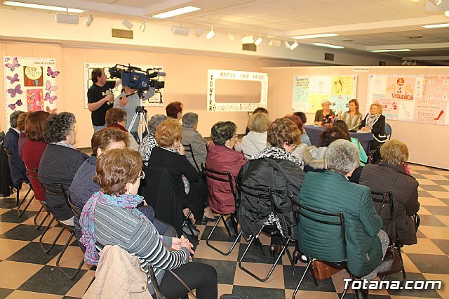 Seve Gonzlez gave the talk "Pact of State, against Gender Violence", Foto 3