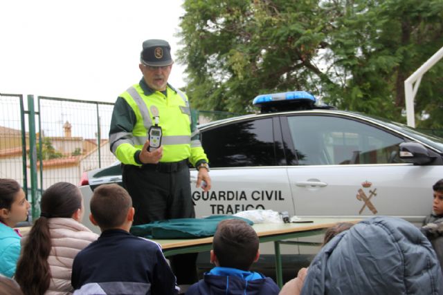 La Guardia Civil organiza una exhibición en el colegio Asunción Jordán de Puerto Lumbreras - 1, Foto 1