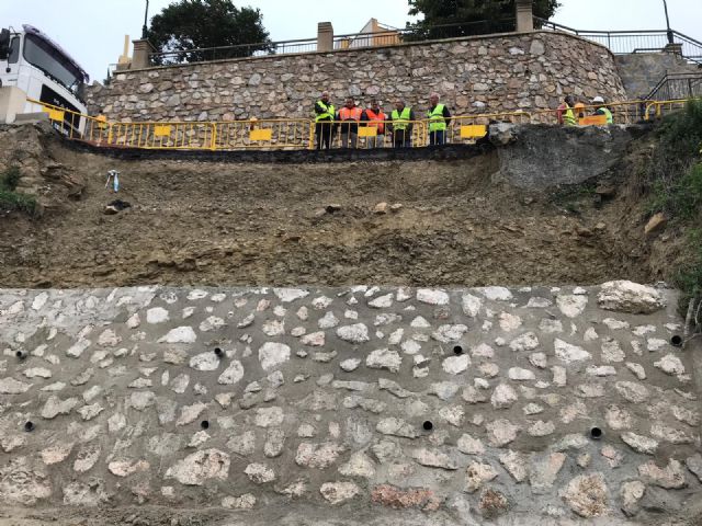 Fomento repara el muro y el firme de la vía que une Villanueva del Segura con Ulea - 1, Foto 1