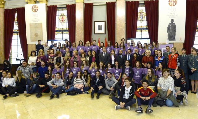 El Ayuntamiento premia a los voluntarios de los Puntos Violeta por su compromiso contra la violencia hacia la mujer - 1, Foto 1