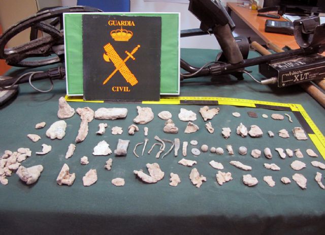 La Guardia Civil sorprende a dos presuntos expoliadores en un yacimiento arqueológico de Mula - 2, Foto 2