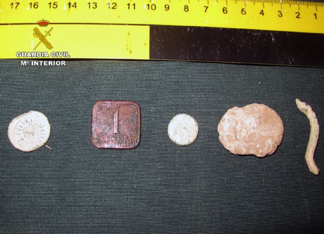 La Guardia Civil sorprende a dos presuntos expoliadores en un yacimiento arqueológico de Mula - 3, Foto 3