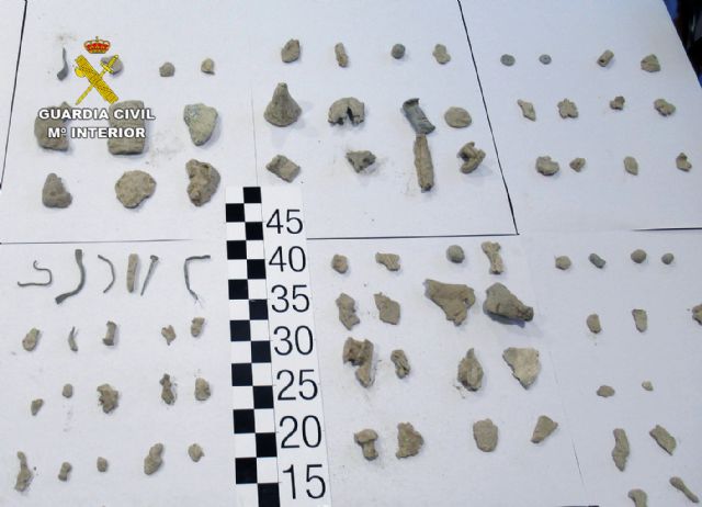 La Guardia Civil sorprende a dos presuntos expoliadores en un yacimiento arqueológico de Mula - 5, Foto 5