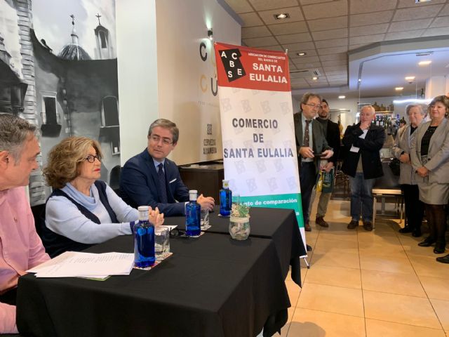 Más de 30 comercios de Santa Eulalia mostrarán aforismos de Dionisia García en sus escaparates - 2, Foto 2